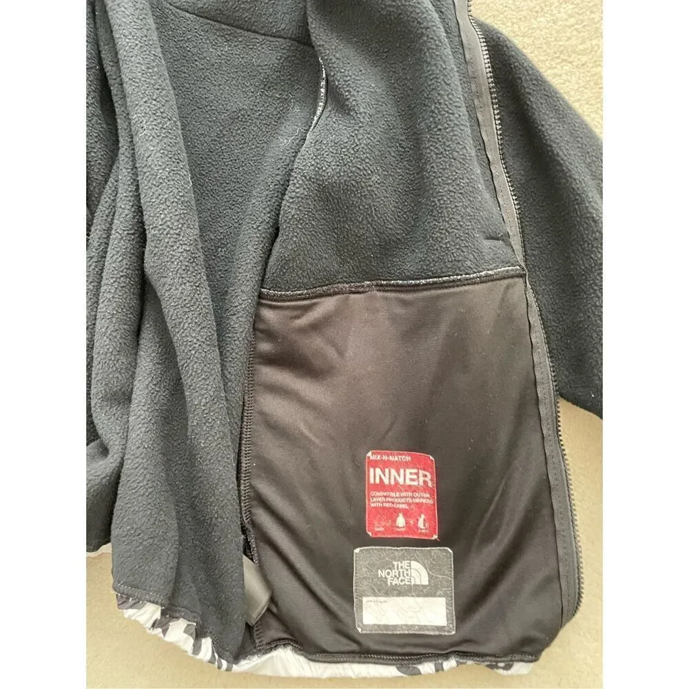 The North Face Printed '95 Retro Denali Youth Jacket. Size L ( 14-16)